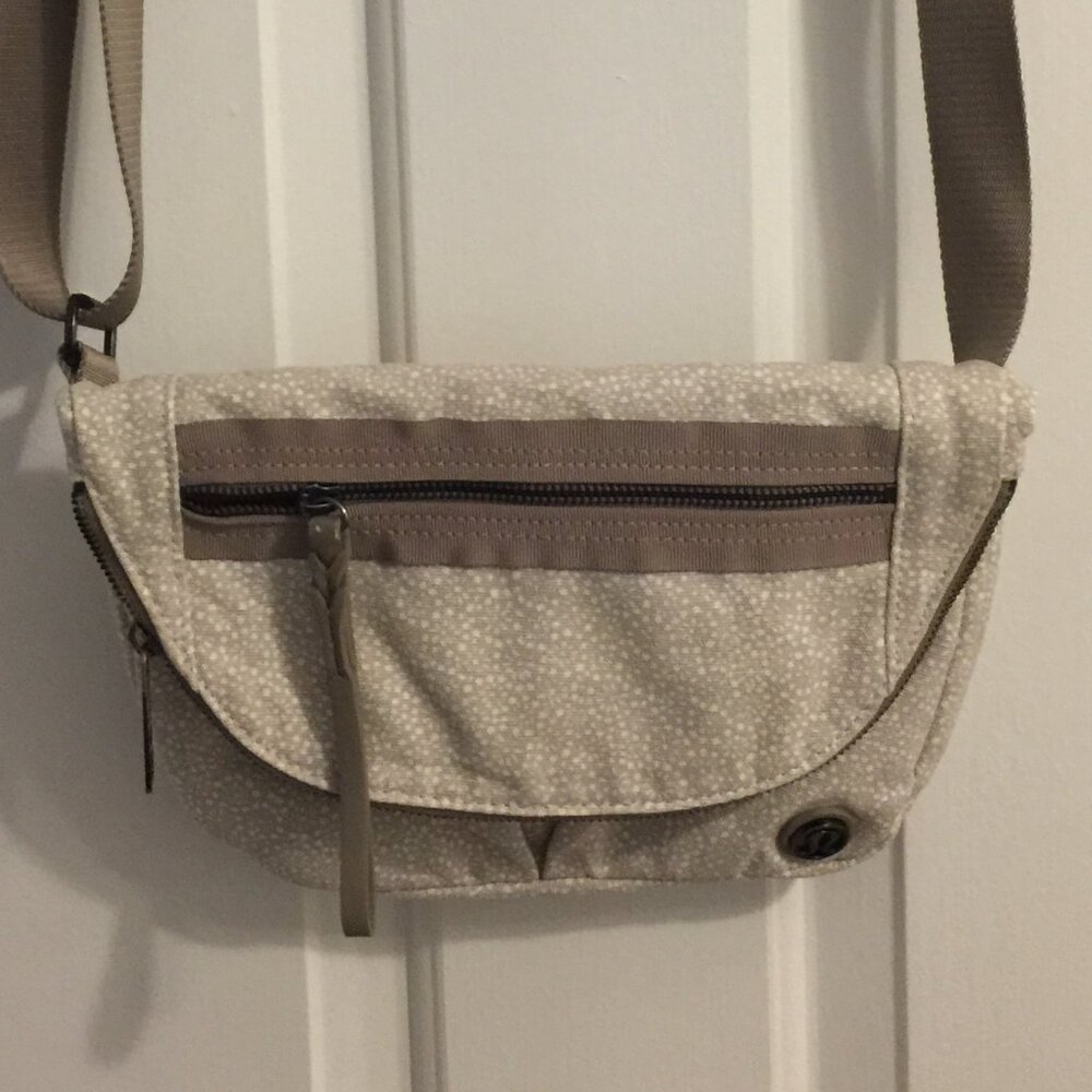 LULULEMON ALL NIGHT FESTIVAL BAG